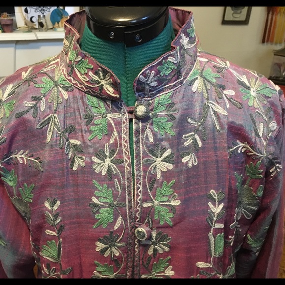 Indian Style Silk Embroidered Long Sleeved Jacket - Picture 4 of 4